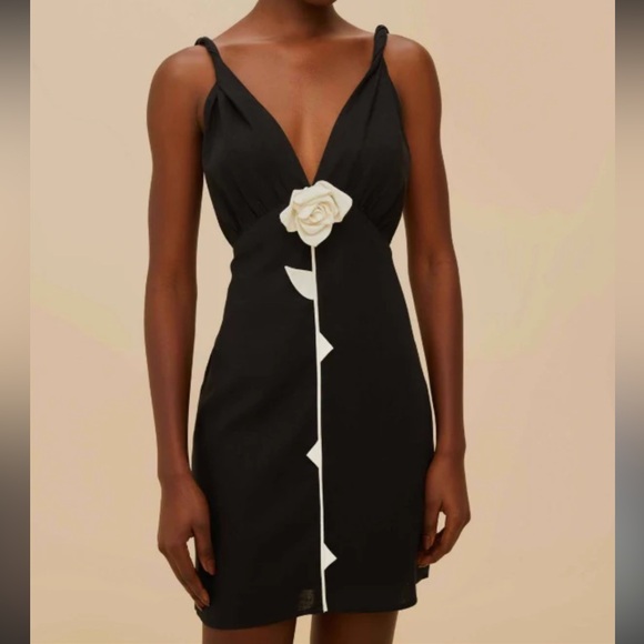FARM Rio Dresses & Skirts - Farm Rio Linen Blend V-Neck Rosette Mini Dress Black Size XL